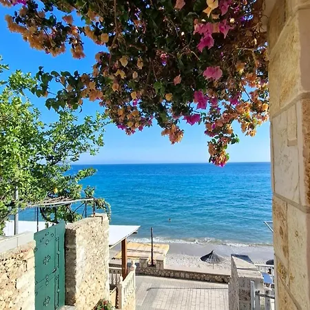 Petra Mare Qëparo